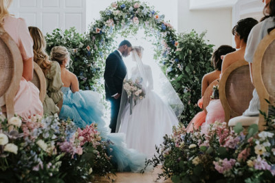 TRANG TRÍ SẢNH TIỆC CƯỚI VỚI 4 XU HƯỚNG NỔI BẬT 2022