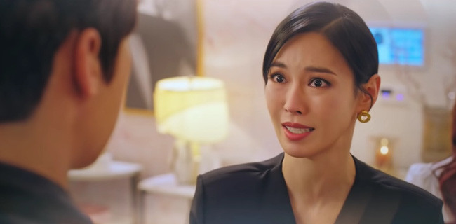 Cuộc chiến thượng lưu tập 5: Bị Seok Kyung công kích, Seo Jin trả đũa lấy cúp nhọn cắm vô đầu đến chết?